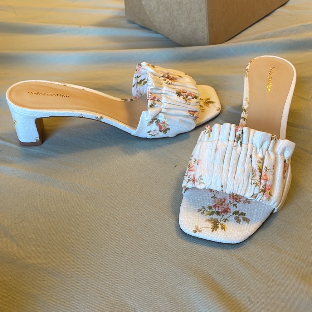 Reformation pink floral rutched block heel w/ kitten toe, size 6